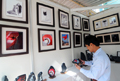 Tác phẩm in trên men sứ và đá đen trong Ngày hội Văn hóa tại Trung tâm Triển lãm Quốc tế TP.HCM, (01/06/2011).